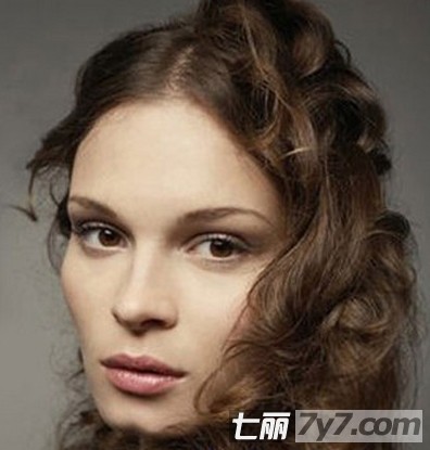 <em>头发大把</em>掉落 揭秘女性脱发原因-美发护发-美容