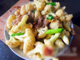腊肉炝菜花