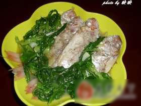 茼蒿煮海鱼