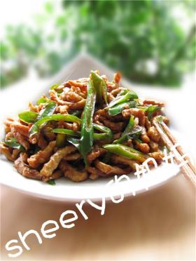 尖椒炒面筋丝