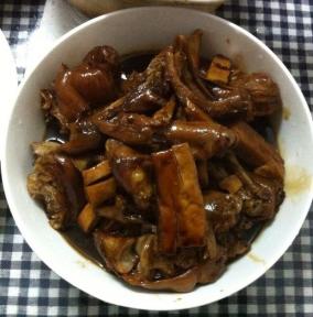 海蜇炖鸭掌金针菇猪蹄图片