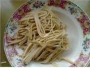百叶洗净,切成丝图片