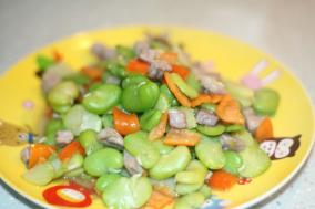深受宝宝喜爱的蚕豆肉丁